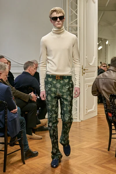 Look 8